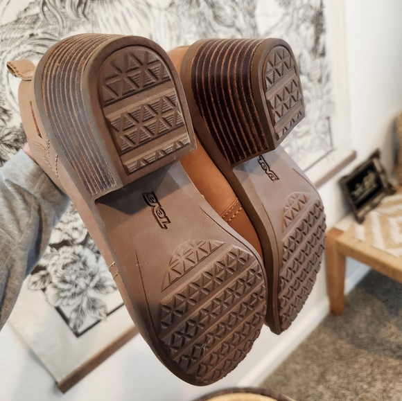 TEVA Leather Anaya Waterproof Chelsea Boot  - Picture 6 of 9